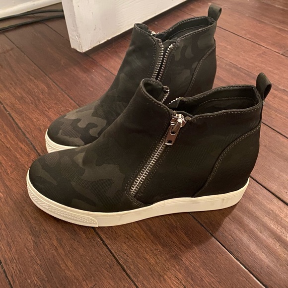 steve madden wedgie camo